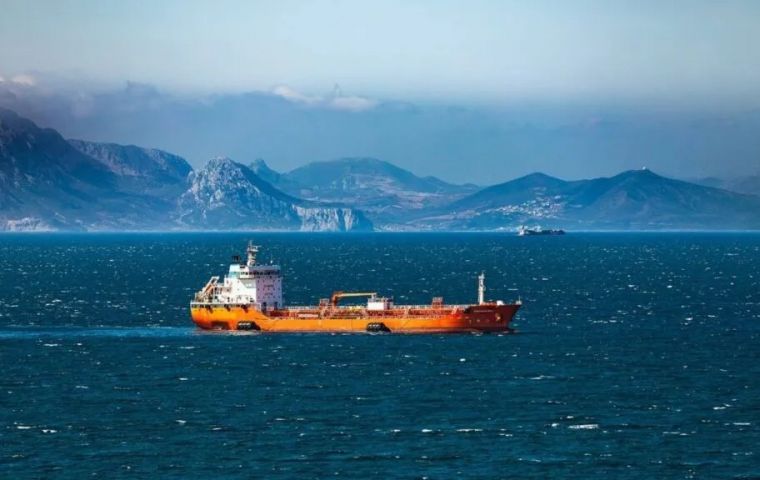 Tokio advirti&oacute;, no obstante, que las reservas estrat&eacute;gicas pueden amortiguar el golpe a corto plazo, pero no reemplazan una reapertura sostenida de Ormuz si la crisis se prolonga