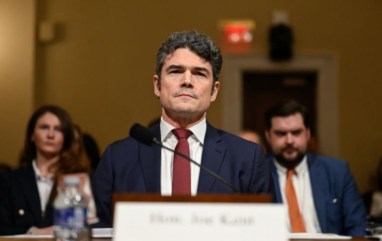 La salida de Kent golpea uno de los argumentos centrales de la Casa Blanca para justificar los ataques