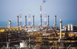 El impacto se traslad&oacute; enseguida a los mercados. El Brent subi&oacute; el 18 de marzo hasta US$ 110,94 por barril, un alza diaria de 7,28%, mientras el gas TTF europeo trep&oacute; a 54,73 euros por megavatio hora