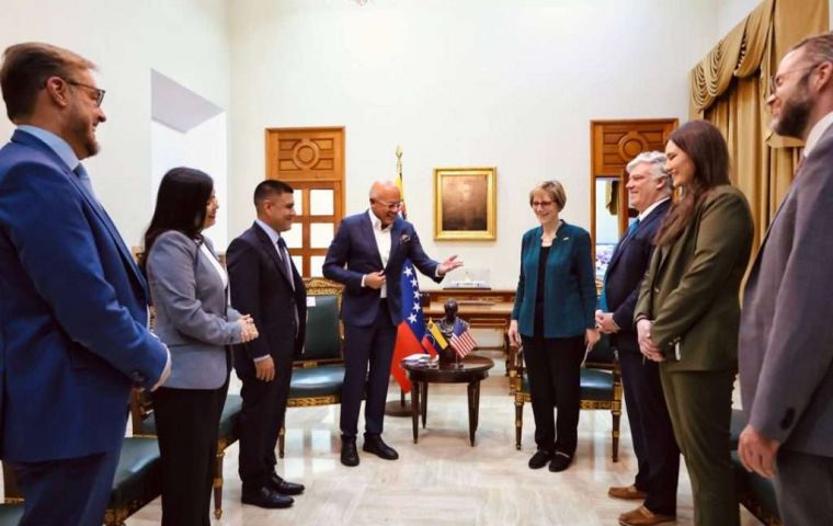 La reuni&oacute;n tambi&eacute;n se inscribe en una secuencia m&aacute;s amplia de contactos entre Caracas y Washington