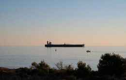 Aunque se trata de un volumen limitado, el cargamento &mdash;estimado en unos 200.000 barriles de di&eacute;sel&mdash; podr&iacute;a cubrir aproximadamente 10 d&iacute;as de consumo en la isla