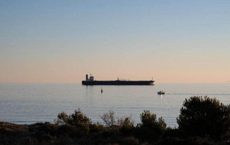 Aunque se trata de un volumen limitado, el cargamento &mdash;estimado en unos 200.000 barriles de di&eacute;sel&mdash; podr&iacute;a cubrir aproximadamente 10 d&iacute;as de consumo en la isla