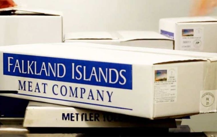 La producci&oacute;n se detuvo unos d&iacute;as al principio de la zafra por falta de cajas para envasar las exportaciones debido al retraso en la llegada de barcos