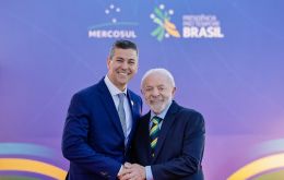 El Anexo C establece que ambos pa&iacute;ses tienen derecho al 50% de la energ&iacute;a generada por Itaip&uacute;, pero obliga a quien no utilice toda su cuota a vender el excedente al socio a precios preferenciales