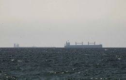 Trump dijo que si Ir&aacute;n no reabre por completo y sin amenazas el estrecho de Ormuz en 48 horas, Estados Unidos golpear&aacute; y destruir&aacute; sus diversas centrales el&eacute;ctricas, empezando por la m&aacute;s grande