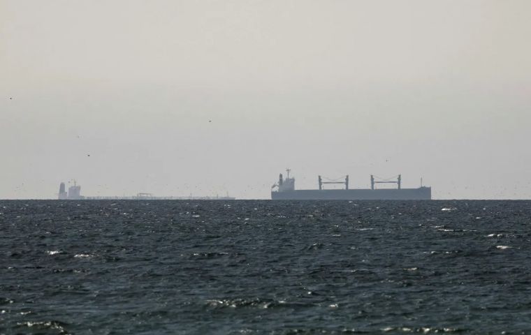 Trump dijo que si Ir&aacute;n no reabre por completo y sin amenazas el estrecho de Ormuz en 48 horas, Estados Unidos golpear&aacute; y destruir&aacute; sus diversas centrales el&eacute;ctricas, empezando por la m&aacute;s grande