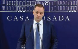 La investigaci&oacute;n se ampli&oacute; con la presunta existencia de una vivienda de dos plantas en un exclusivo country club, cuyas expensas figuran a nombre de la esposa de Adorni.