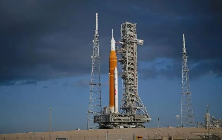 El vuelo servir&aacute; como prueba de sistemas esenciales de cara a futuros alunizajes, incluyendo los sistemas de ox&iacute;geno, purificaci&oacute;n de aire y los motores necesarios para abandonar la &oacute;rbita terrestre