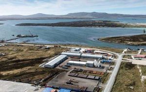 Navitas est&aacute; involucrada en el montaje de una planta de lodos para perforaciones, utilizados en los pozos, al igual que toda una infraestructura en las Islas 