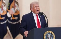 El martes ser&aacute; el D&iacute;a de la Central El&eacute;ctrica y el D&iacute;a del Puente, todo en uno, en Ir&aacute;n. &iexcl;No habr&aacute; nada igual! Abran el puto estrecho, malditos locos, dijo Trump