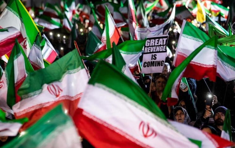 Banderas iran&iacute;es en una manifestaci&oacute;n a favor del Gobierno de la Rep&uacute;blica Isl&aacute;mica - Foto: Europa Press/Iranian Supreme Leader'S Off