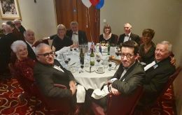 El Representante Richard Hyslop durante el encuentro con miembros de SAMA 82