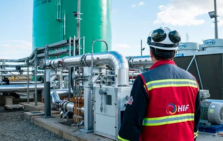 El proyecto contempla la producci&oacute;n de unas 880.000 toneladas anuales de combustibles sint&eacute;ticos a partir de hidr&oacute;geno verde a unos tres kil&oacute;metros de la costa argentina de Col&oacute;n