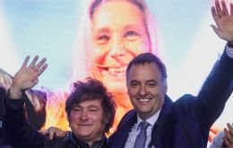 Pese a los n&uacute;meros, Javier Milei y su hermana Karina, secretaria general de la Presidencia, se mantienen firmes en su respaldo al jefe de Gabinete