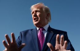 Nadie que pague un peaje ilegal tendr&aacute; paso seguro en alta mar, escribi&oacute; Trump