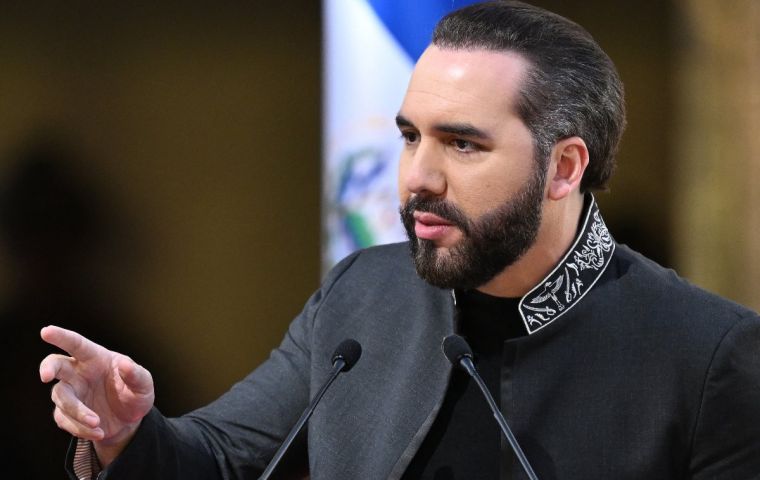 Me emociona mucho, porque estamos creando el mejor sistema de salud del mundo, dijo Bukele