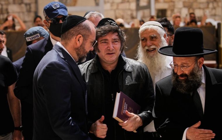 Con determinadas culturas no vamos a poder convivir, porque nosotros defendemos la vida y ellos nos van a querer matar, dijo Milei desde Israel