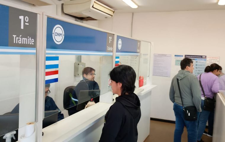 Paraguay consolid&oacute; en las &uacute;ltimas d&eacute;cadas una estructura impositiva simplificada conocida como 10-10-10: un 10% de IVA, 10% de impuesto a la renta personal y 10% de impuesto a la renta empresarial