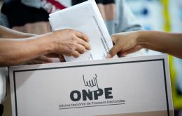 Las fallas que detonaron la crisis incluyeron retrasos de hasta cinco horas en la apertura de centros de votaci&oacute;n en la capital y la postergaci&oacute;n de la votaci&oacute;n al d&iacute;a siguiente en trece locales