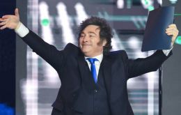 Estamos haciendo todo lo humanamente posible para que las Falklands/Malvinas vuelvan a manos de Argentina. La soberan&iacute;a no se negocia, pero hay que hacerlo de manera criteriosa, declar&oacute; Milei