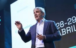 Estamos llevando a cabo privatizaciones y concesiones. La idea es terminarlas de ac&aacute; a fin de a&ntilde;o. Esto va a generar ingresos por 2.000 millones de d&oacute;lares, afirm&oacute; Caputo