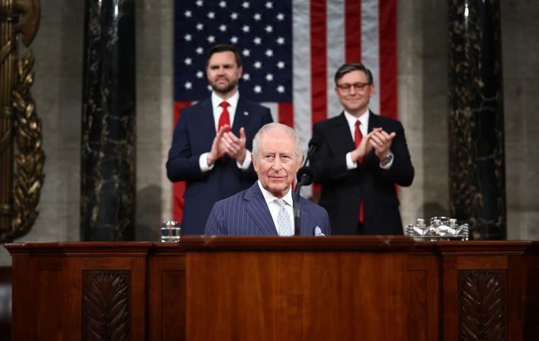 Carlos III es apenas el segundo monarca brit&aacute;nico en dirigirse a una sesi&oacute;n conjunta del Congreso, tras su madre Isabel II en mayo de 1991, en la inmediata posguerra de la Guerra del Golfo