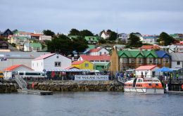 El Gobierno de las Falklands anunci&oacute; que el KEMH revisar&aacute; sus protocolos para recibir pasajeros enfermos provenientes de cruceros, caso por caso
