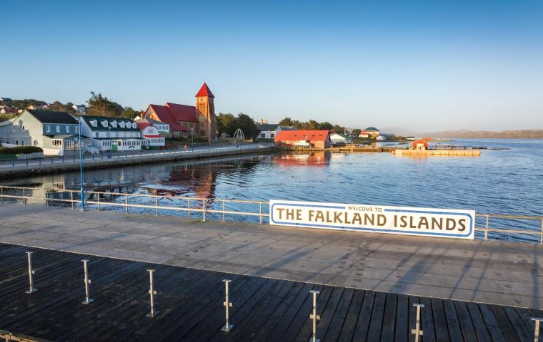 El Gobierno de las Falklands anunci&oacute; que el KEMH revisar&aacute; sus protocolos para recibir pasajeros enfermos provenientes de cruceros, caso por caso