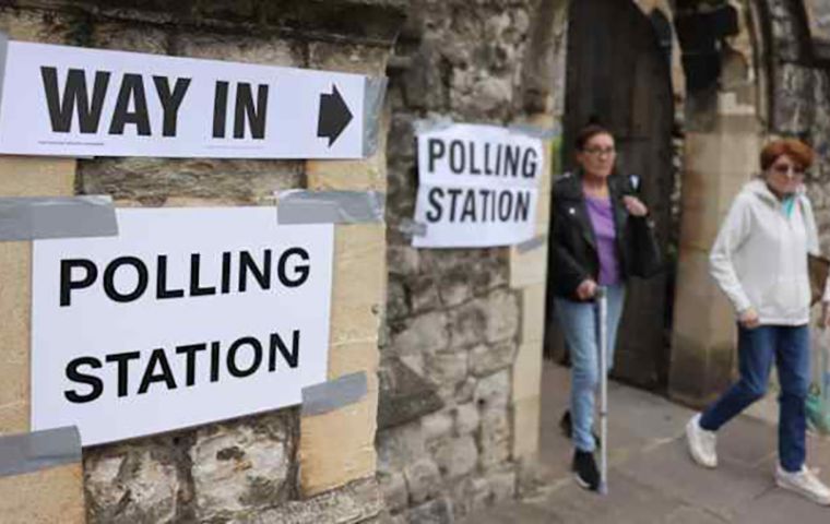 Quedan a&uacute;n por conocerse los resultados de las elecciones a los parlamentos aut&oacute;nomos de Escocia (Holyrood) y Gales (Senedd), previstos para la tarde del viernes