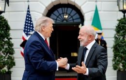 Hemos abordado muchos asuntos, incluido el comercio, espec&iacute;ficamente, los aranceles, escribi&oacute; Trump al t&eacute;rmino del encuentro