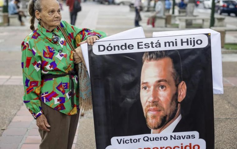Su madre, Carmen Teresa Navas, de 82 a&ntilde;os, realiz&oacute; m&uacute;ltiples gestiones ante la Fiscal&iacute;a y la Defensor&iacute;a del Pueblo y nunca tuvo respuestas claras sobre el estado de su hijo
