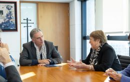 Bachelet vincul&oacute; la erosi&oacute;n democr&aacute;tica regional a la profunda desconexi&oacute;n entre instituciones y personas