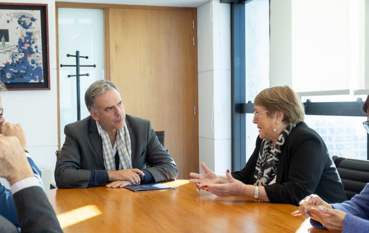 Bachelet vincul&oacute; la erosi&oacute;n democr&aacute;tica regional a la profunda desconexi&oacute;n entre instituciones y personas