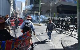 La marcha, denominada por sus convocantes como evista y cocalera, está integrada por sectores campesinos, indígenas y obreros