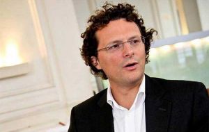 El director ejecutivo de Rockhopper declar&oacute;: Estamos encantados de que el proyecto siga su curso tras haber tomado la decisi&oacute;n prudente de trasladar los trabajos del FPSO hacia Asia