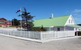 La cl&aacute;sica Gilbert House, por a&ntilde;os sede del Legislativo de las Falklands