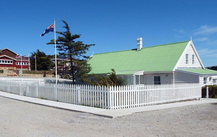 La cl&aacute;sica Gilbert House, por a&ntilde;os sede del Legislativo de las Falklands