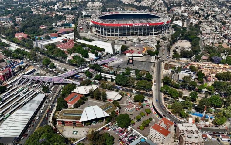 En las tres ciudades, los principales anfitriones son empresas vinculadas al sector inmobiliario y a desarrolladores urbanos, no particulares