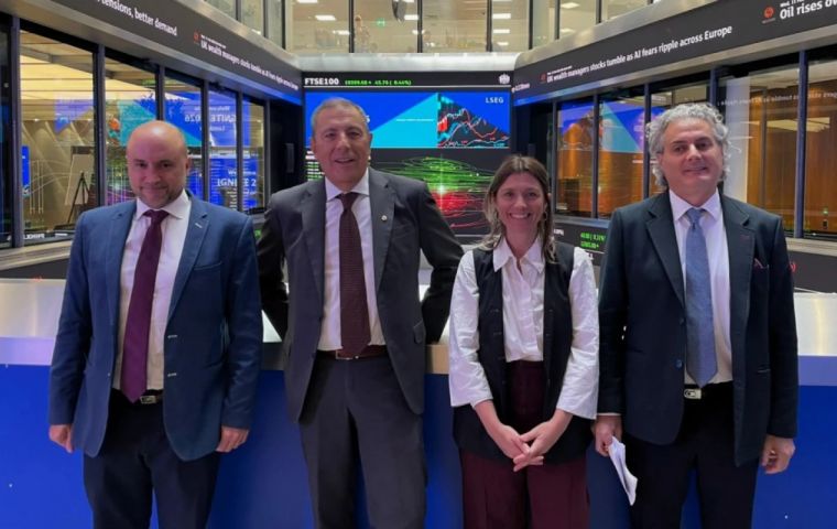 Este acuerdo est&aacute; en l&iacute;nea con los objetivos estrat&eacute;gicos planteados por el presidente Yamand&uacute; Orsi, enfocados en la apertura comercial y cooperaci&oacute;n mutua, afirm&oacute; Oddone (centro)