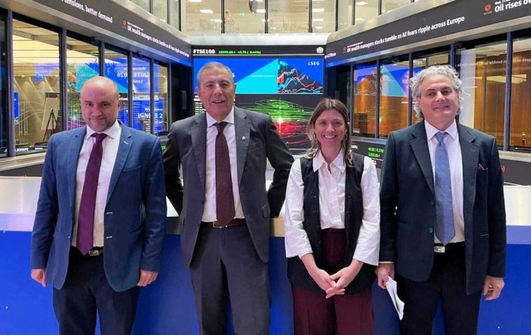 Este acuerdo est&aacute; en l&iacute;nea con los objetivos estrat&eacute;gicos planteados por el presidente Yamand&uacute; Orsi, enfocados en la apertura comercial y cooperaci&oacute;n mutua, afirm&oacute; Oddone (centro)