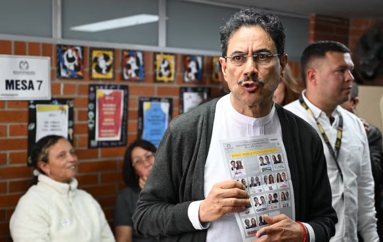 Estamos convencidos de que hoy en la tarde celebraremos el segundo gobierno progresista en Colombia, afirm&oacute; el senador