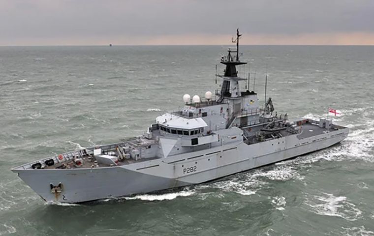 Las unidades en cuesti&oacute;n corresponden a la primera generaci&oacute;n de la clase River de la Royal Navy &mdash;HMS Tyne, HMS Mersey y HMS Severn&mdash;, construidas entre 2001 y 2003