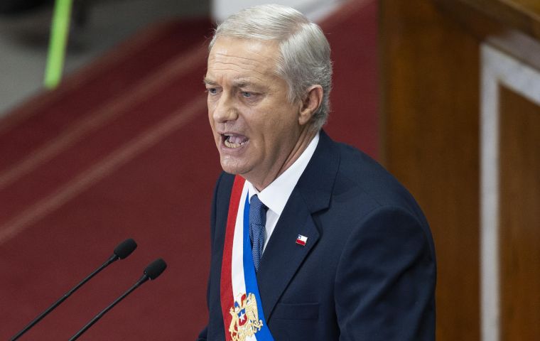Heredamos un pa&iacute;s con las cuentas desordenadas, y nuestra obligaci&oacute;n no es quejarnos, sino ordenarlas, afirm&oacute; Kast en el hemiciclo legislativo