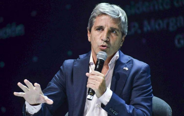 Puede haber un shock externo, el petr&oacute;leo puede ir a 400 d&oacute;lares, puede haber una guerra mundial o una invasi&oacute;n extraterrestre, que Kicillof no va a ser presidente nunca, afirm&oacute; Caputo