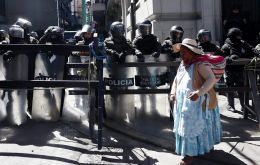 El conflicto, que ya cumple cerca de un mes, deja al menos nueve fallecidos, seis de ellos personas que no pudieron recibir atenci&oacute;n m&eacute;dica oportuna a causa de los cortes