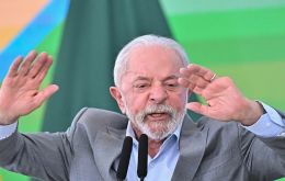 El super&aacute;vit americano, en los &uacute;ltimos 15 a&ntilde;os, fue de US$ 415 mil millones. Entonces, quienes deb&iacute;amos aumentar los impuestos &eacute;ramos nosotros, no ellos, declar&oacute; Lula