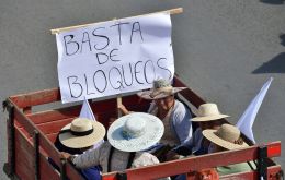 En un barrio acomodado de La Paz apareci&oacute; una pinta que incita a la violencia contra la poblaci&oacute;n ind&iacute;gena &mdash;haga patria, mate un indio