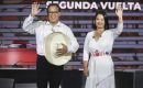 Fujimori sostuvo que el pa&iacute;s qued&oacute; atrapado en sus heridas y plante&oacute; la necesidad de tender puentes hacia el di&aacute;logo. S&aacute;nchez la acus&oacute; de encarnar el desorden que dice combatir