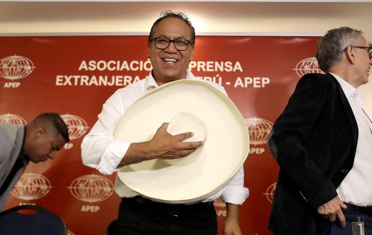 Fujimori fue perdiendo terreno d&eacute;cima a d&eacute;cima a medida que llegaron a la autoridad electoral las actas de las zonas rurales y andinas, donde S&aacute;nchez obtiene sus mejores resultados