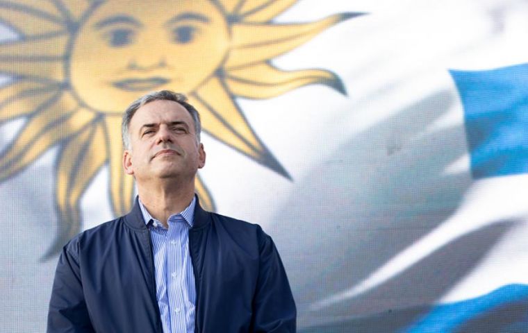Un 19,8% de los consultados dijo tener una imagen muy buena del mandatario y un 19,0%, buena; en el otro extremo, un 33,5% la calific&oacute; de muy mala y un 22,2% de mala